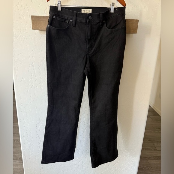 Madewell|Mid rise kick out jeans in solid black,size 31 tall•••Classic staple - Picture 7 of 16